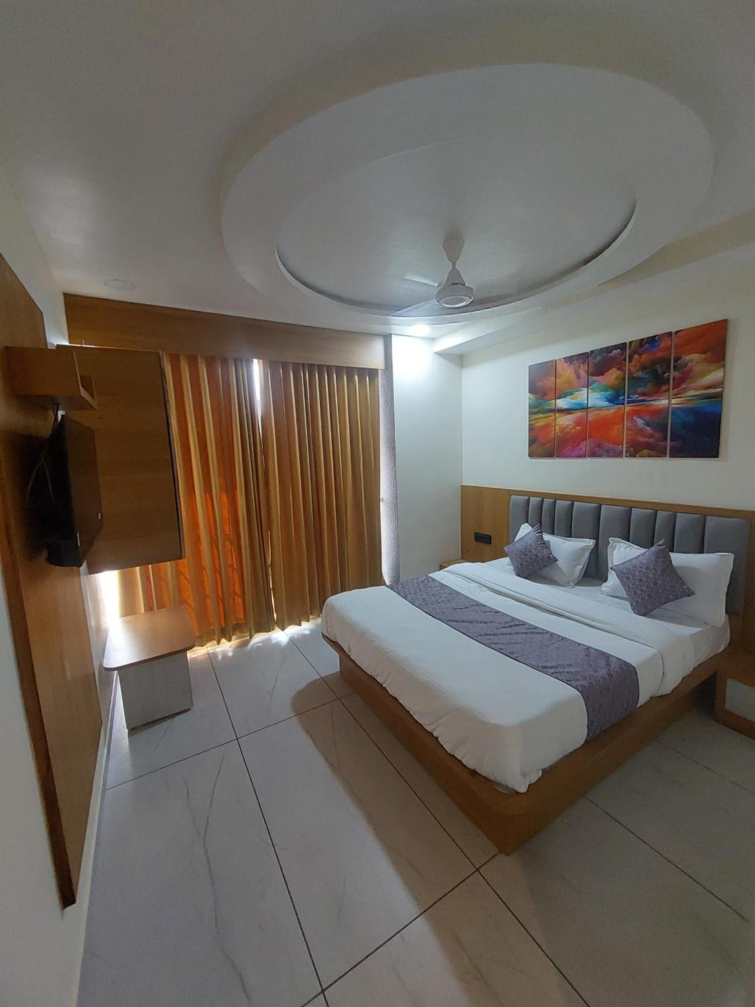 Hotel R K Villa Ахмедабад Екстер'єр фото